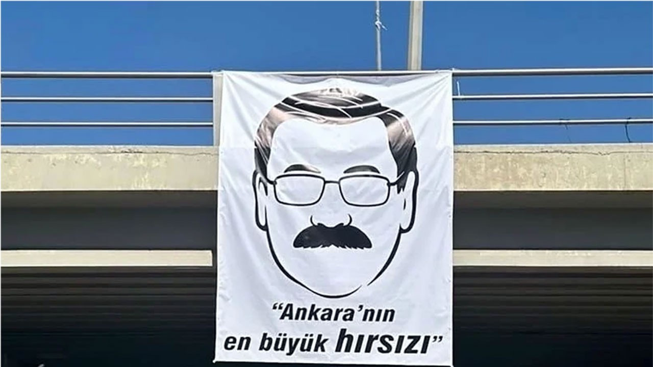 ABB operasyonunu saatler önce haber vermişti! Melih Gökçek'in pankartını astılar ABB operasyonunu saatler önce haber vermişti! Melih Gökçek'in pankartını astılar