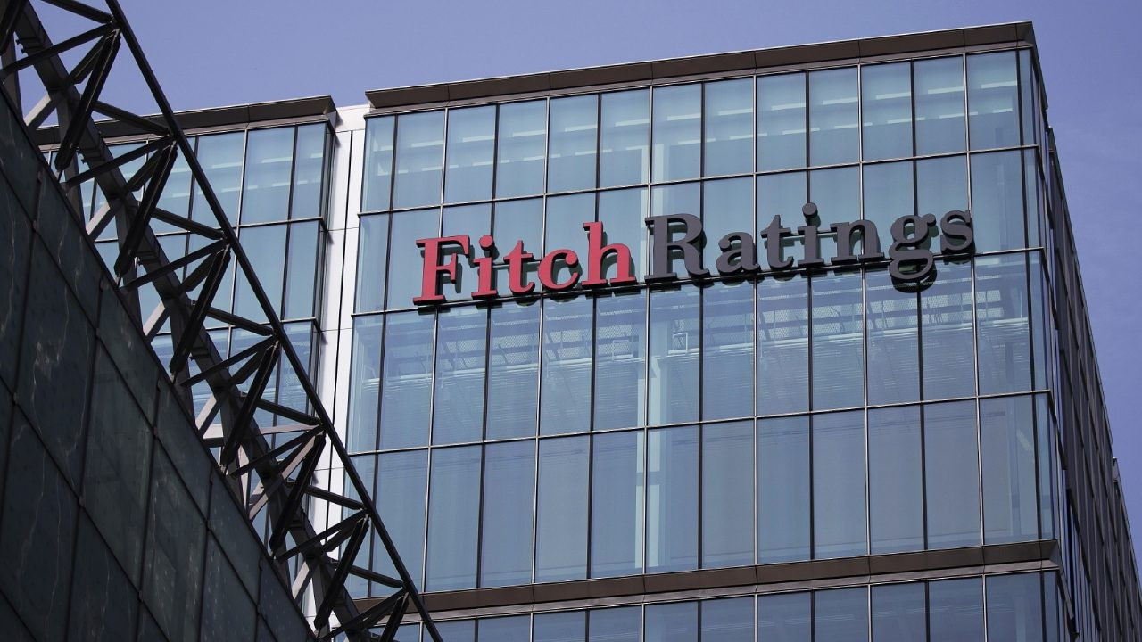 Fitch, İtalya’nın kredi notunu yükseltti