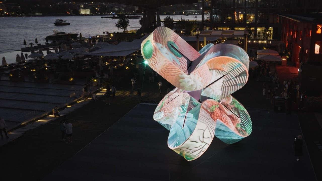 Güvenç Özel’in ‘Neuroflux’ı Contemporary Istanbul’a damgasını vurdu