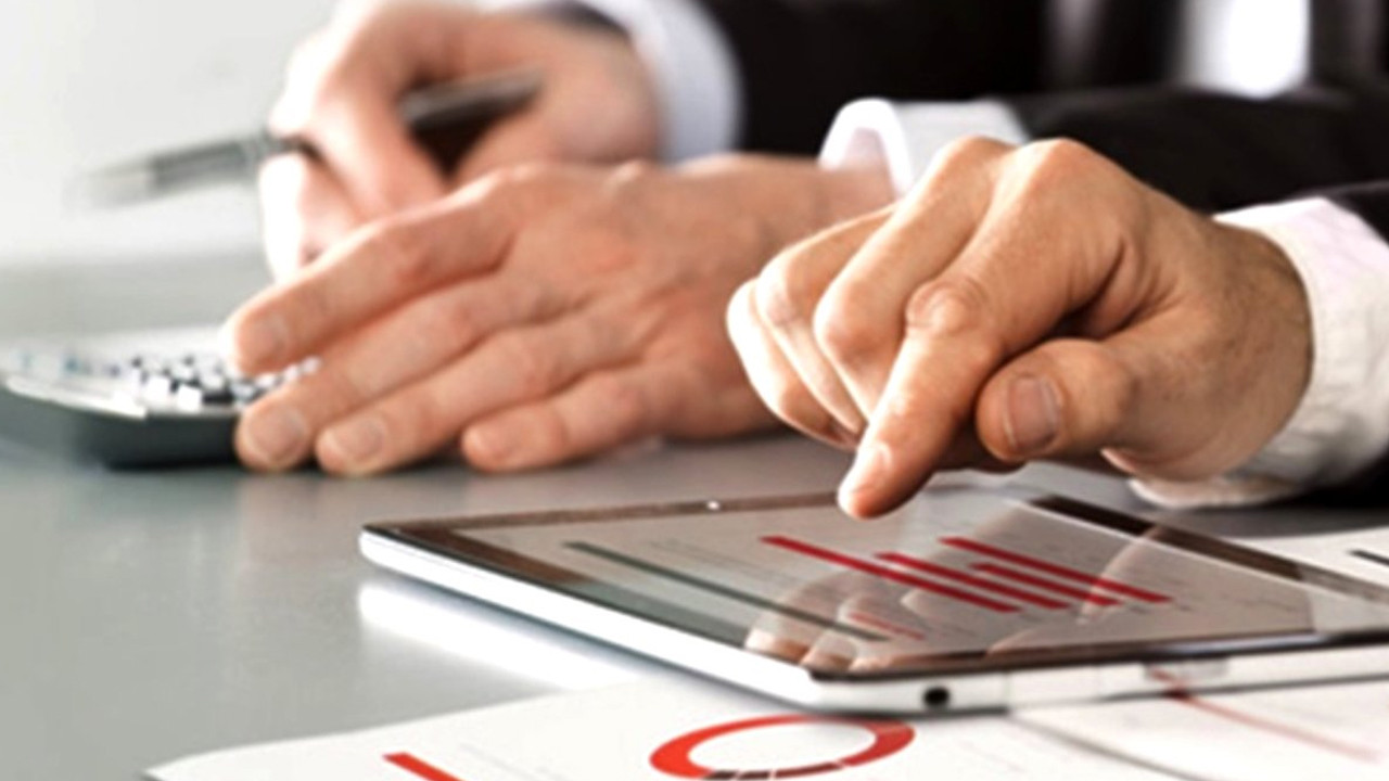 Güven, hizmette azaldı, perakende ve inşaatta arttı