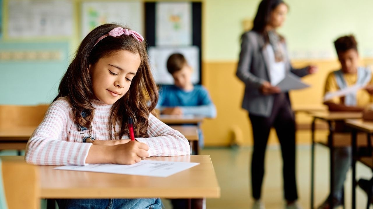 Son dakika… İstanbul Valiliği’nden okullar için ‘ilk gün’ düzenlemesi! Ders saatleri değişti Son dakika… İstanbul Valiliği’nden okullar için ‘ilk gün’ düzenlemesi! Ders saatleri değişti