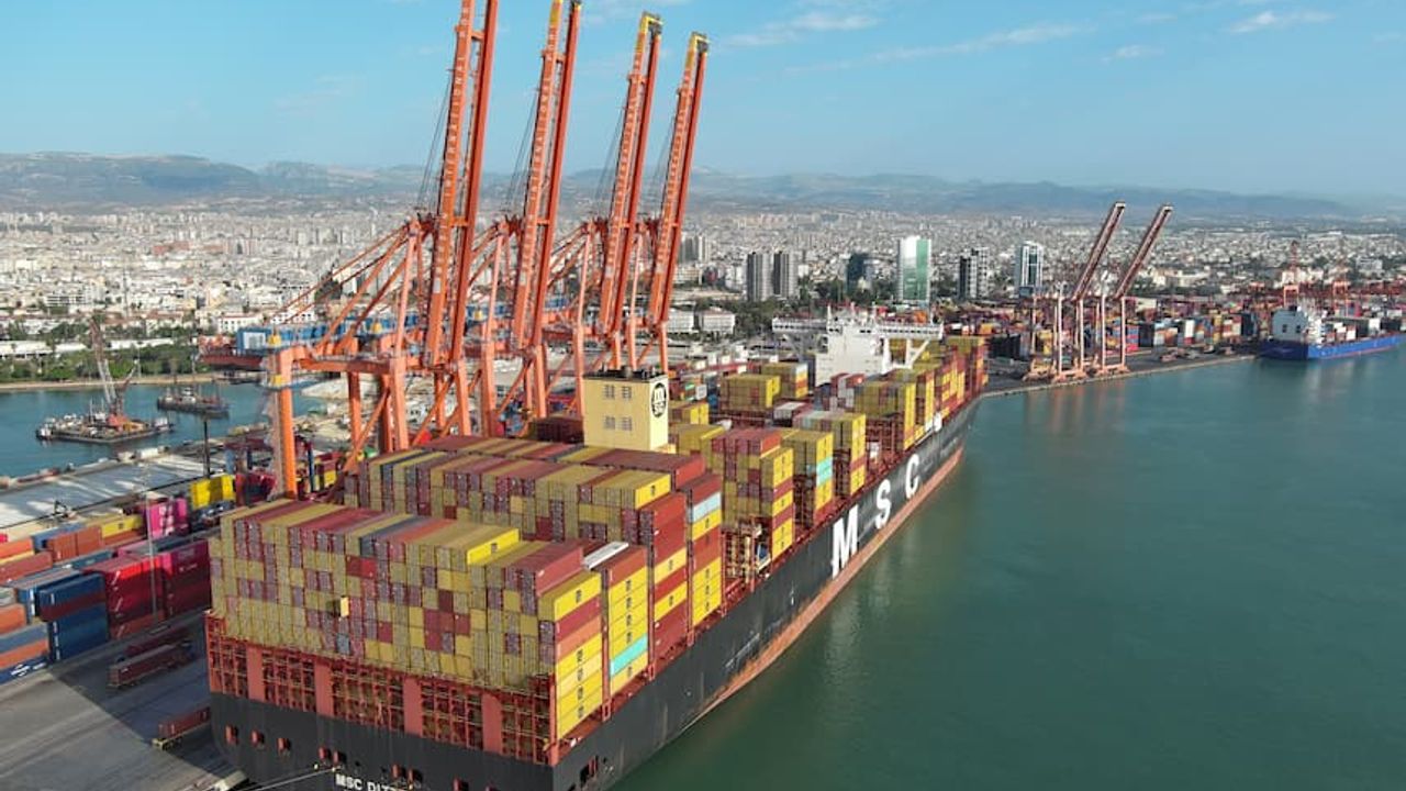 Mersin Limanı, EMH2 Terminali’nde ilk mega konteyner gemisini ağırladı