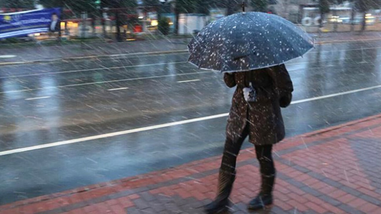 AKOM'dan İstanbul’a soğuk ve yağışlı hava uyarısı: Siklon dalgası fena vuracak! AKOM'dan İstanbul’a soğuk ve yağışlı hava uyarısı: Siklon dalgası fena vuracak!