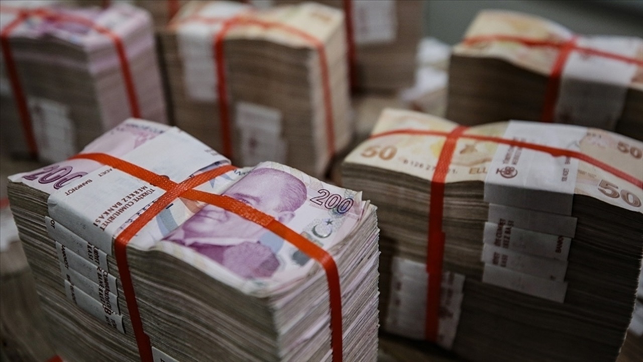 Bütçe 9 ayda 1,2 trilyon lira açık verdi Bütçe 9 ayda 1,2 trilyon lira açık verdi