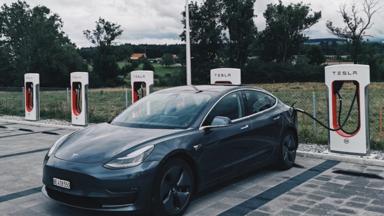 Otomobil üreticileri neden elektrikli araçlardan vazgeçiyor? Otomobil üreticileri neden elektrikli araçlardan vazgeçiyor?