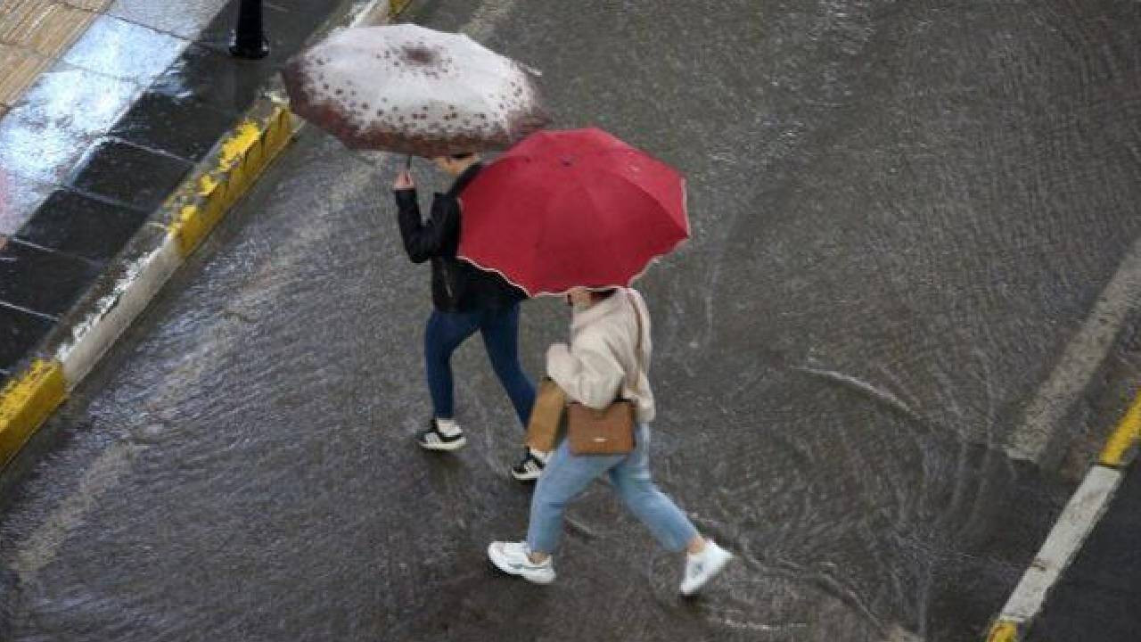 Meteoroloji'nin ardından bir uyarı da Bakanlıktan: İstanbul'un iki ilçesi için kuvvetli yağış uyarısı