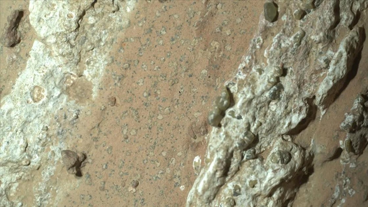 İnsanlık tarihinin en büyük keşfine doğru adım adım… Mars’taki keşif yaşamın izlerine ayna tutuyor