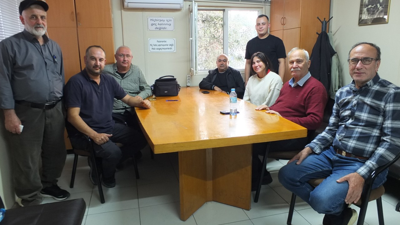 Tariş Başkanı Akova, Burhaniyeli zeytin üreticileriyle bir araya geldi