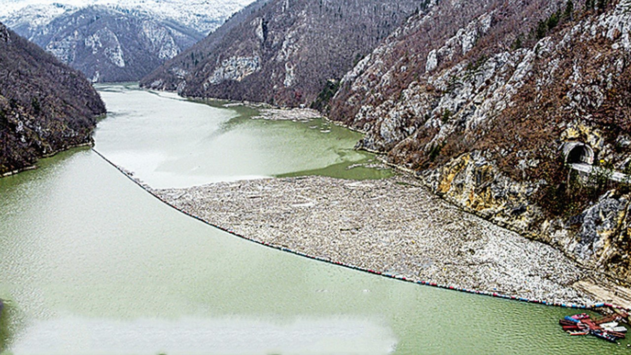 Drina Nehri’nde Ekolojik Felaket: Çöp ve Atık Sorunu Drina Nehri’nde Ekolojik Felaket: Çöp ve Atık Sorunu