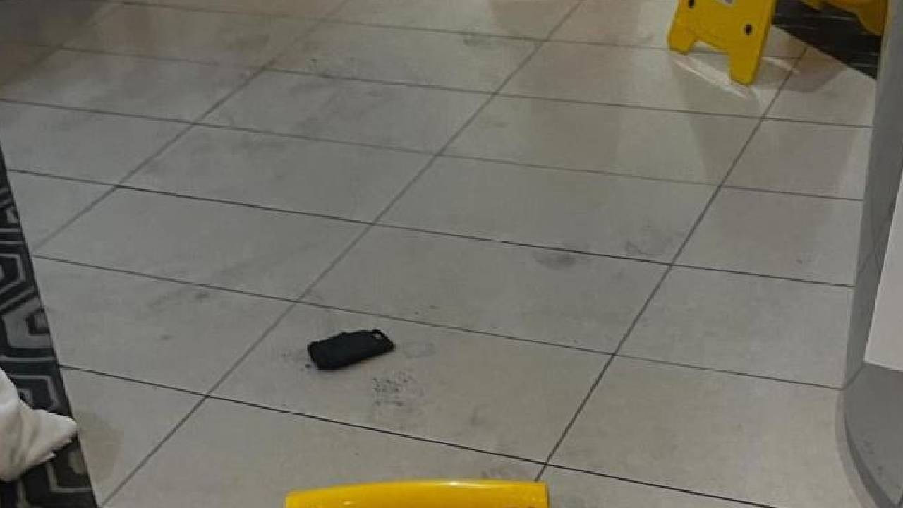 Melbourne Havalimanında Taşınabilir Şarj Cihazı Yangını