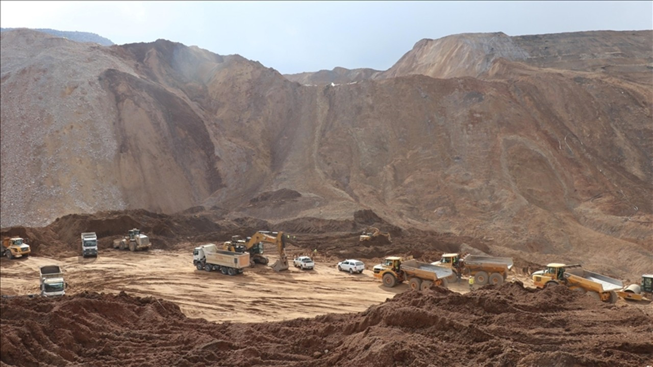 Kritik Madenlerde Arama Ruhsatları İhalesiz Verilecek Kritik Madenlerde Arama Ruhsatları İhalesiz Verilecek