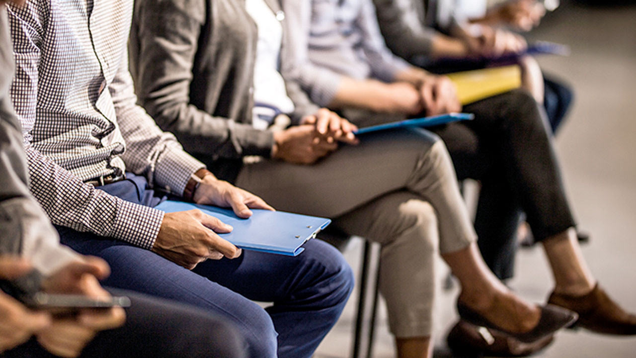 Küresel şirketler on binlerce kişiyi işten çıkarıyor Küresel şirketler on binlerce kişiyi işten çıkarıyor